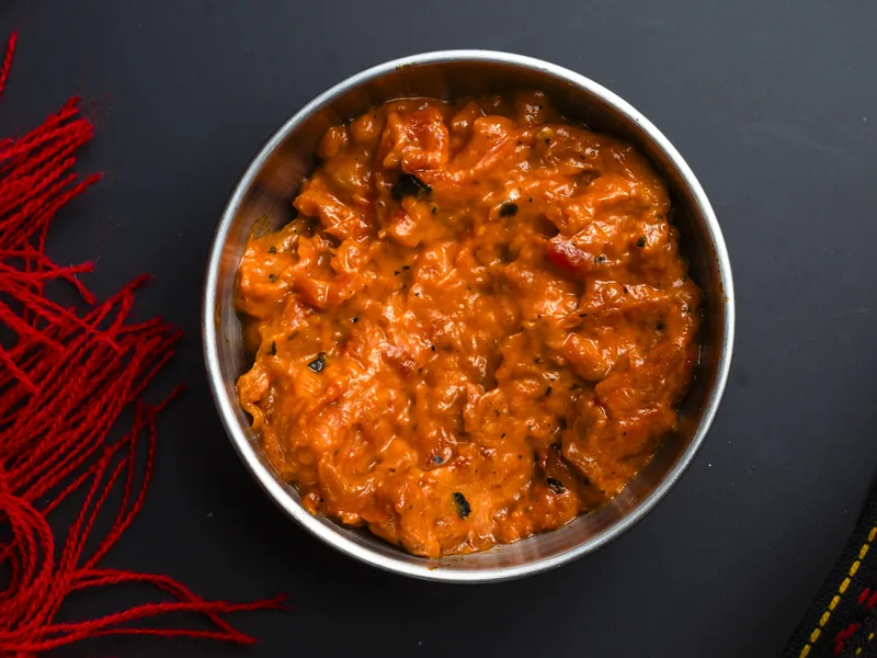 Ajvar — sos sârbesc din ardei copți, preparat în casă la Trafika